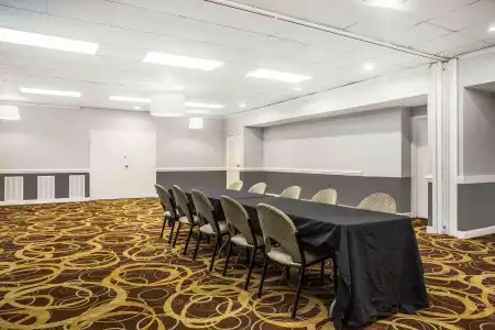 Quality Inn & Suites University Area - 11