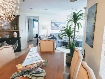 Hibiscus Oceanfront Resort - 23
