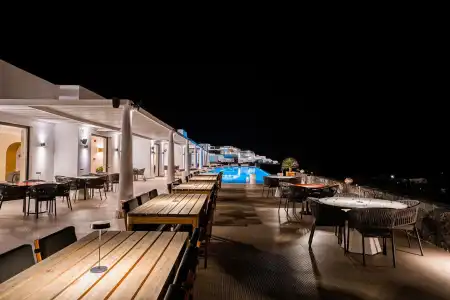 Cresanto Luxury Suites - 31
