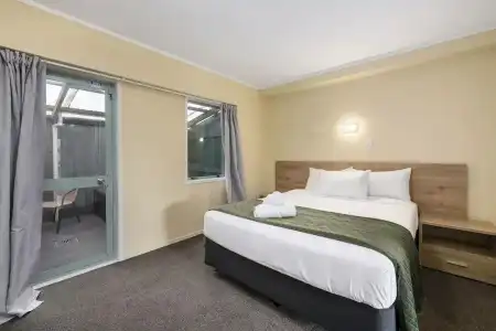 Fenton Court Motel - 18
