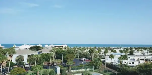Hibiscus Oceanfront Resort - 40