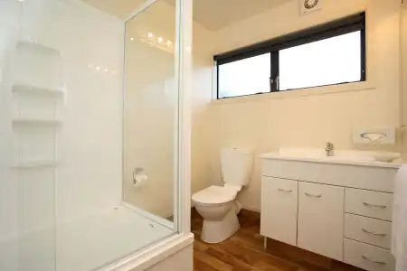 Commodore Motels - 8