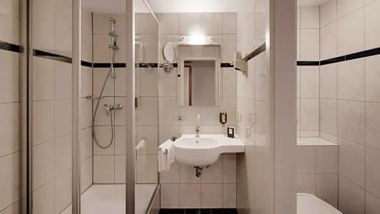 Newton Heilbronn - 19