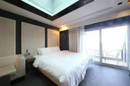 Moonbay - 1
