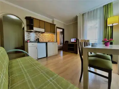 Select Suite & Apart - 55