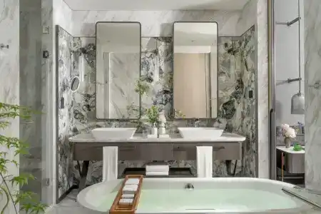 Four Seasons At Centre - 105
