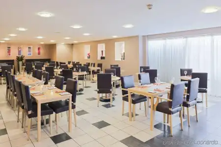 Holiday Inn Manchester West by IHG - 19