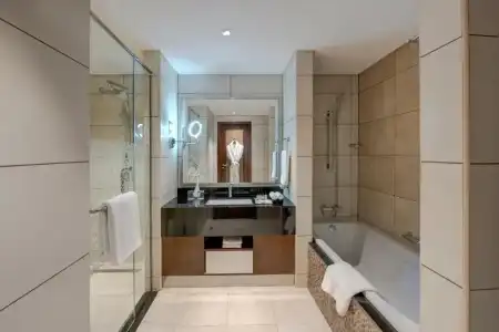 Royal Continental Suites Business Bay - Deluxe Apartments - 29