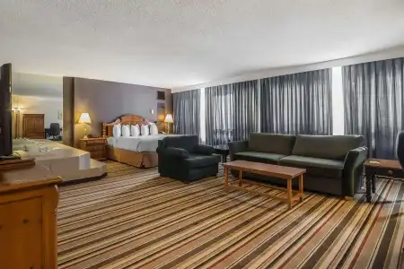 DoubleTree by Hilton Calgary North - 2