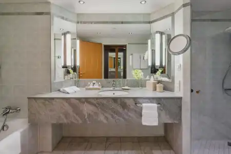 JW Marriott Bucharest Grand - 7