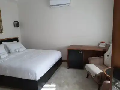 Waikiki Apartments - 1