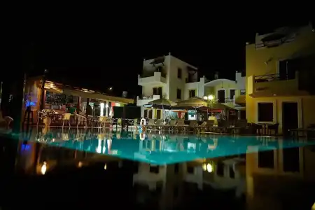 Sun and Sea Apartments - 17