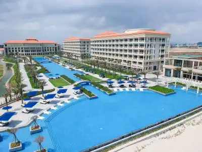 Sheraton Grand Danang Beach Resort & Spa - 13