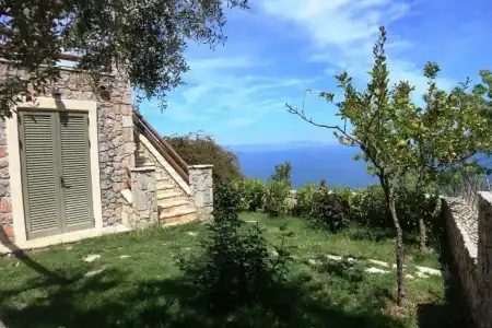 Dio Escapes Houses - 104