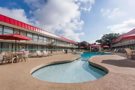 Ramada by Wyndham New Braunfels - 8