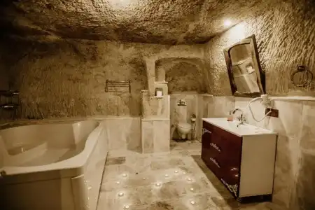 Romantic Cave - 114