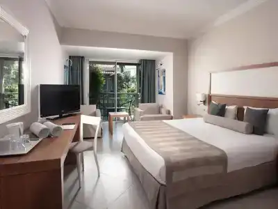Paloma Oceana - 50