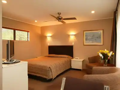 Cornwall Park Motor Inn - 10