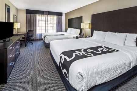 La Quinta Inn & Suites by Wyndham Anaheim - 6