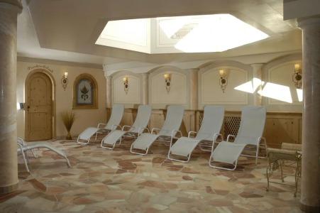 Belvedere & Paradise Club Center - 15