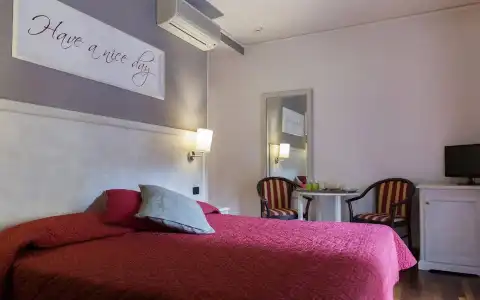 Inn Rome Rooms & Suites - 2