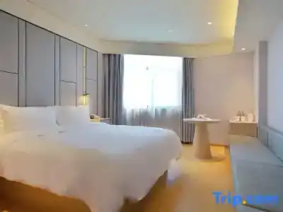 JI Shanghai Hongqiao National Exhibition and Convention Centre Huaxiang Road - 19