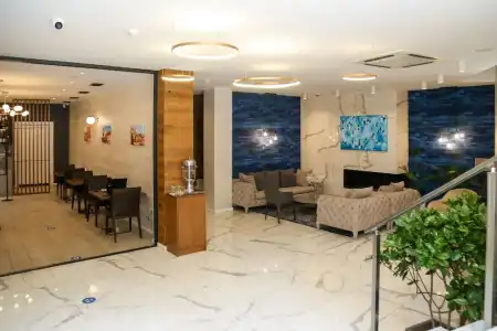 Silver 39 Corner - 13