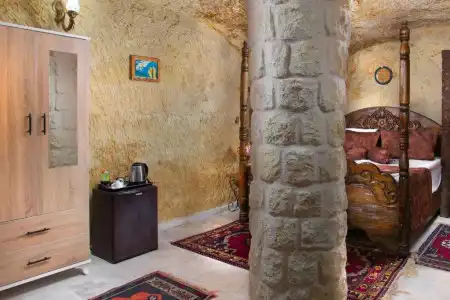 Romantic Cave - 79