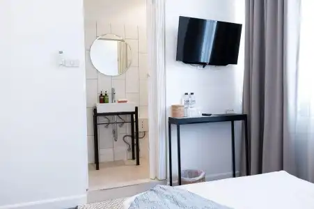 Oon Poshtel - 2