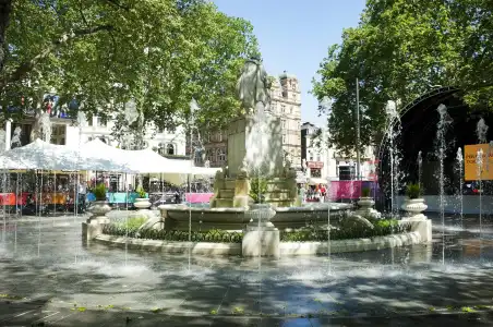 Premier Inn London Leicester Square - 10