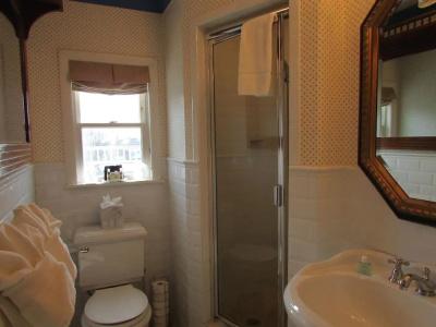 Serenity Inn Newport - 8