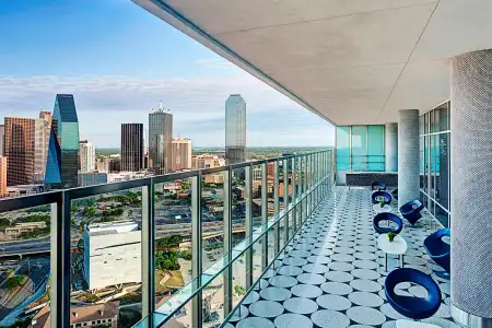 W Dallas - 47