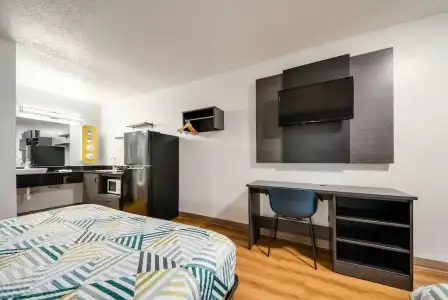 Studio 6 Laredo, TX - North I-35 - 80
