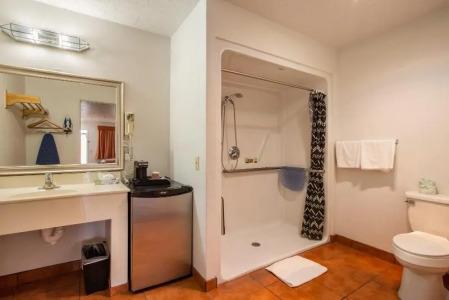 Sandia Peak Inn Old Town ABQ, a Howard Johnson by Wyndham - 36