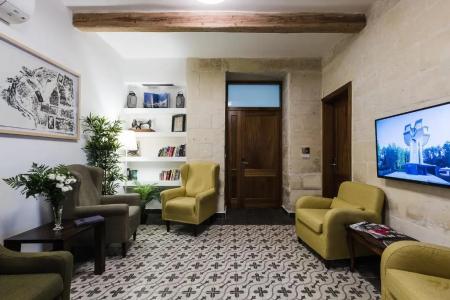 Two Pillows Boutique Hostel - 1