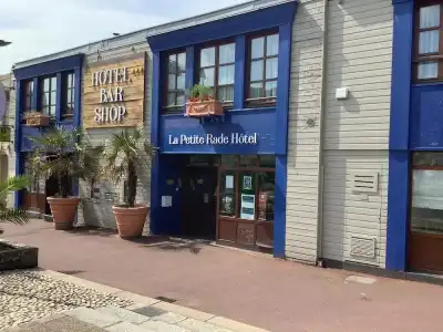 La Petite Rade Hôtel - 0