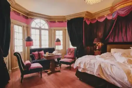 L'Hotel - 5