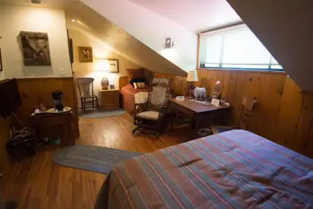 Red Horse Bed and Breakfast - 4