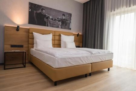 mk | tirana - 1