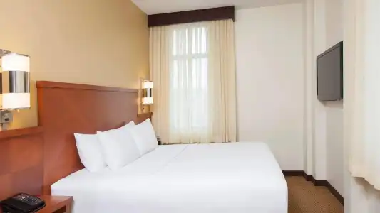 Hyatt Place Des Moines/Downtown - 5