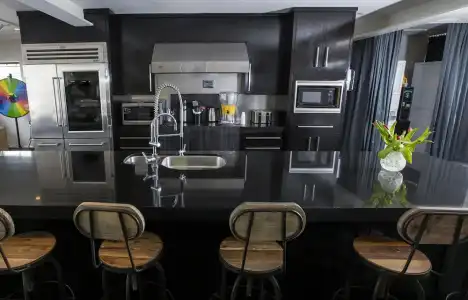 Posh South Beach Hostel - 39