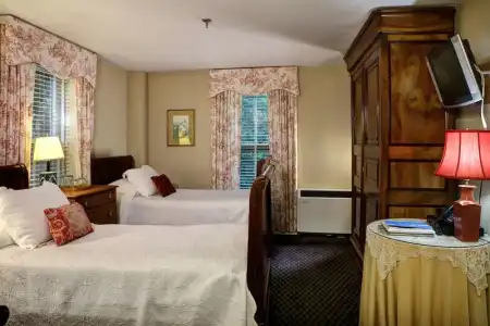 200 South Street Inn - 52