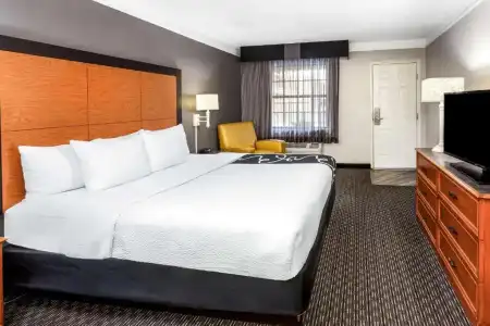 La Quinta Inn by Wyndham Laredo I-35 - 22