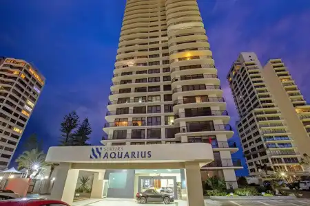 Surfers Aquarius - 32