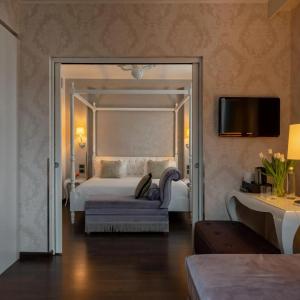 Carnival Palace - Venice Collection - 44