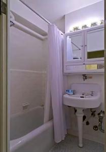 Funky Pool Side Cabana in Dtphx - 19