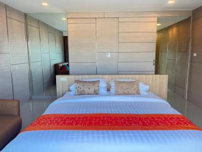 Patong Bay Hill Resort - 2