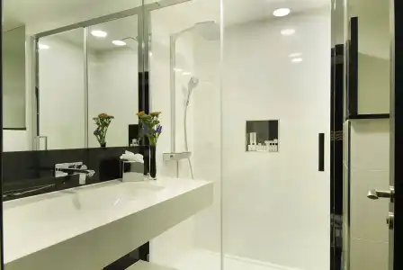 Montcalm East, Autograph Collection - 9