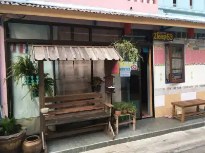 Zleep63 - Hostel - 0