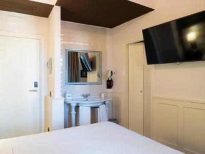 The Glam Boutique & Apt - 7